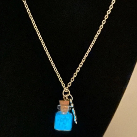 Mermaid Dreams Necklace, NWOT - Picture 6 of 8